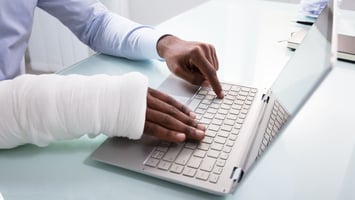 ¿Quién responde si no envían al trabajador al médico? 